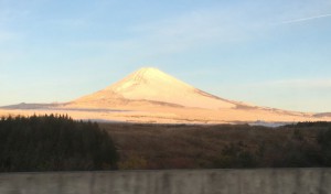 雪に覆われた富士山